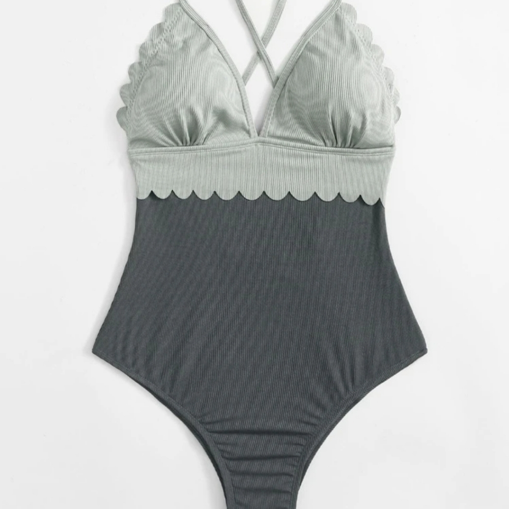 Textured Colorblock Scalloped Swimsuit - Picture 3 of 6